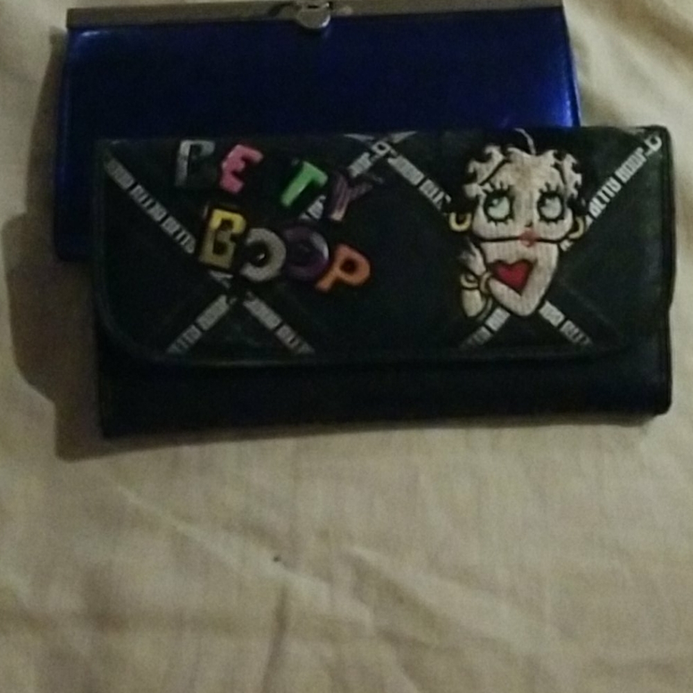 Wallets - Picture 4 of 6